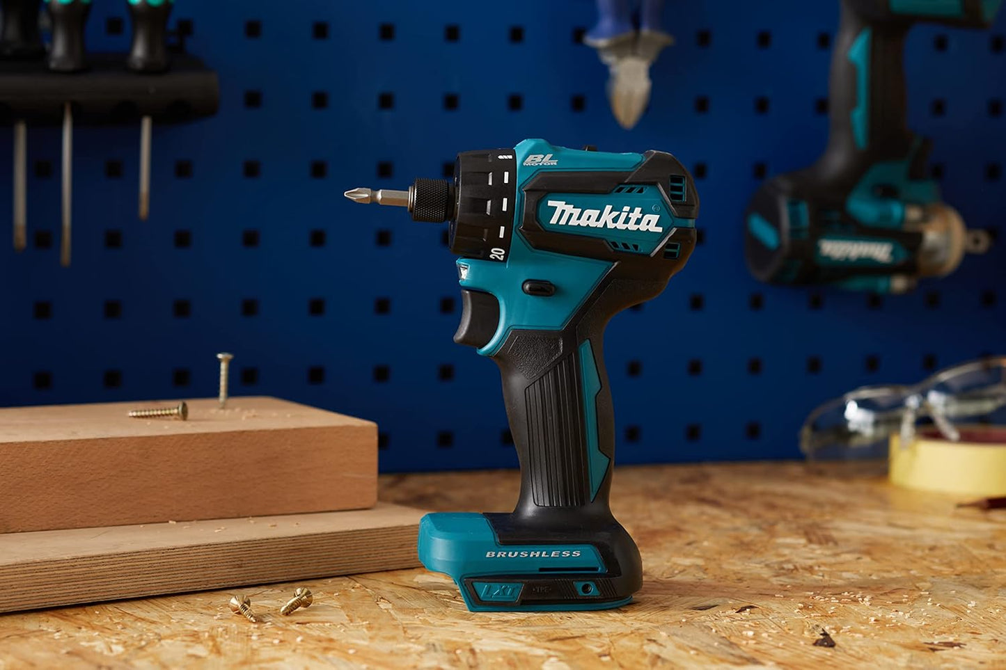 Makita DHS680Z 18V Li-Ion LXT Brushless Circular Saw (165mm) – Batteries and Charger Sold Separately.