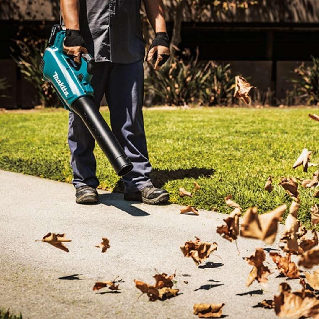 Makita DUB184RT 18V LXT Brushless Blower Set – Includes 1 x 5.0Ah Battery and Charger.